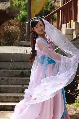 《穿越时空之灵格格》：清宫少女的爆笑奇遇，古今碰撞引发爱情火花！